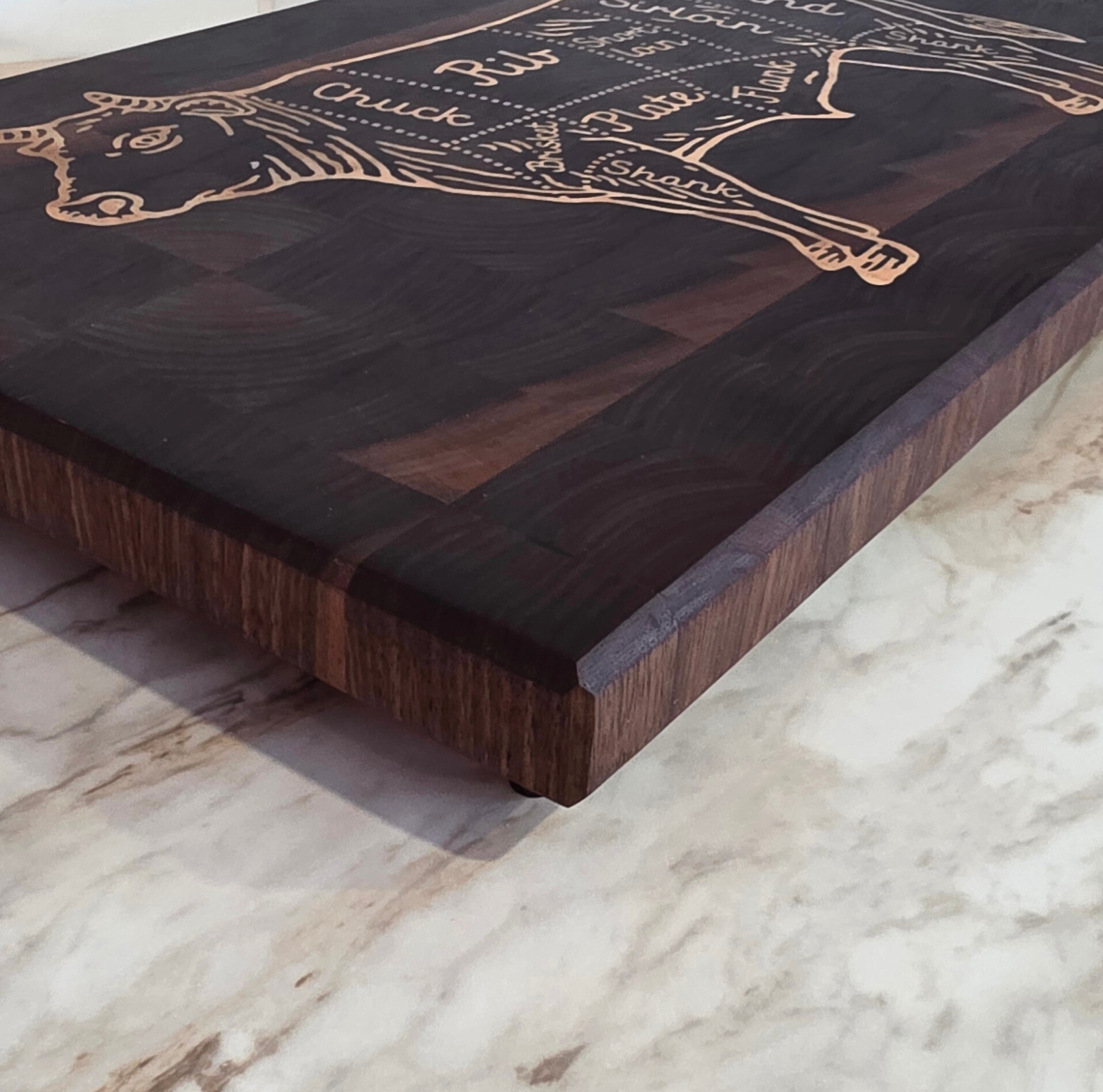 Walnut end grain cutting board with a butcher cut inlay made from maple.